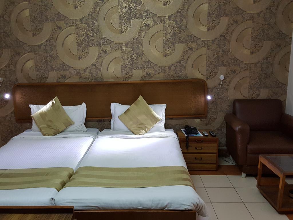 Oyo 15791 Flagship Hotel Executive Hazratganj Lucknow Exterior photo